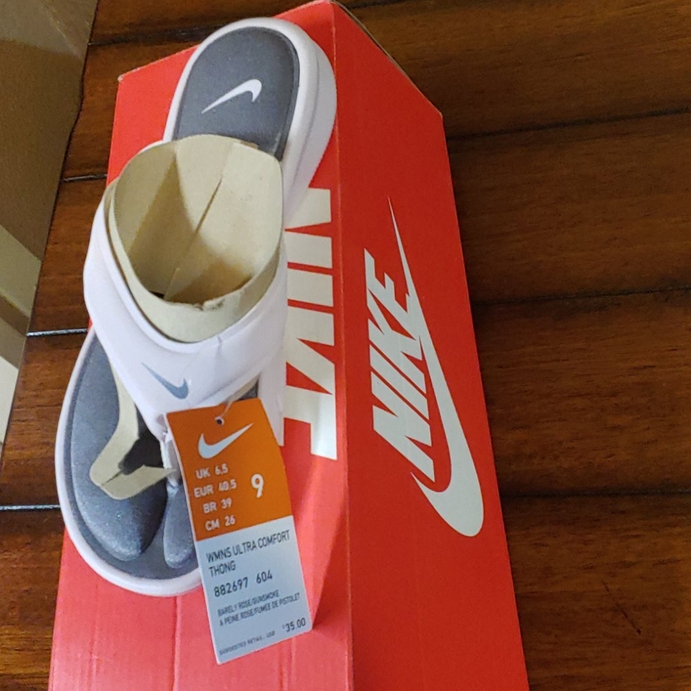 Nike Women's ultra comfort thong size 9